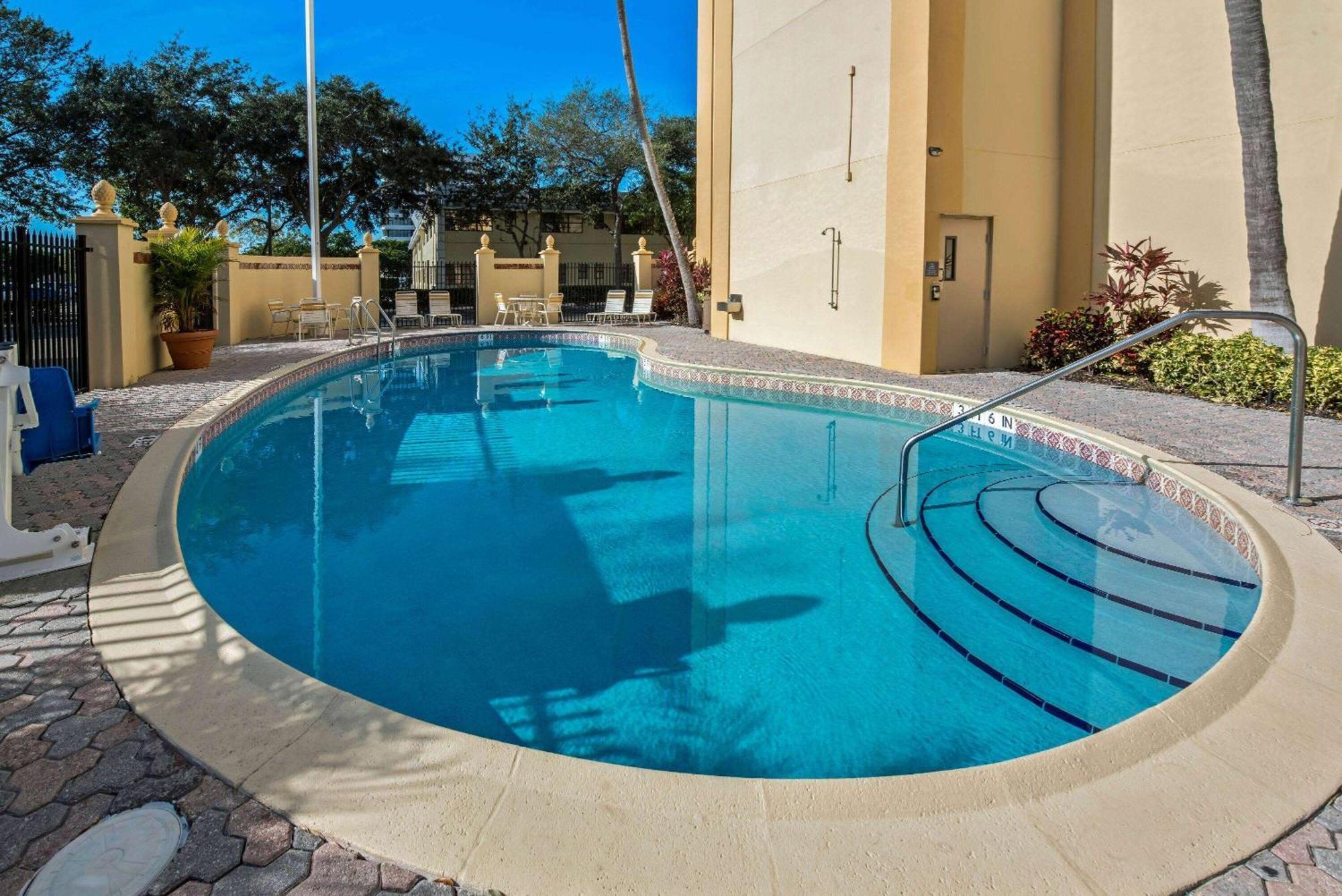 La Quinta By Wyndham West Palm Beach Airport Exteriör bild